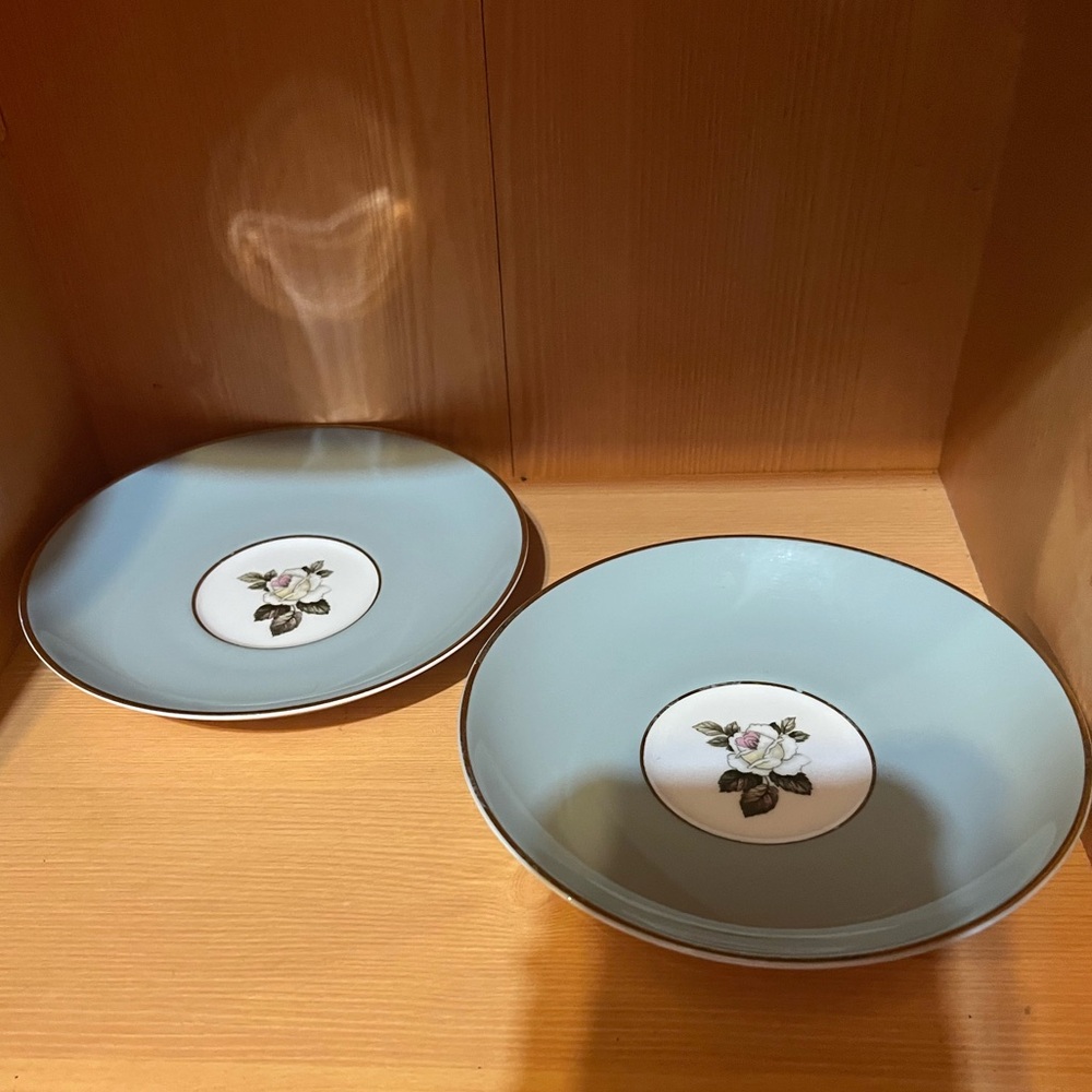 2 saucer plates vintage- BONE CHINA (Royal Worcester)
